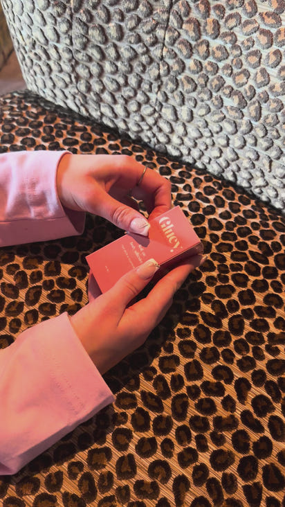 Gluey™ – The Original Body Glue Roller (60 ml)