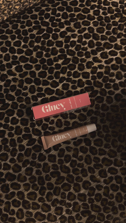 Gluey™ Body Glue – Roll-On Adhesive (20ml)